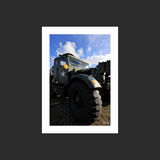 Poster SM0008 Camion Britannique Scammell Pioneer photographié à Haillicourt, design avec marge blanche.